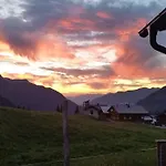 Alpenchalet Garfrescha Ferienhaus *
